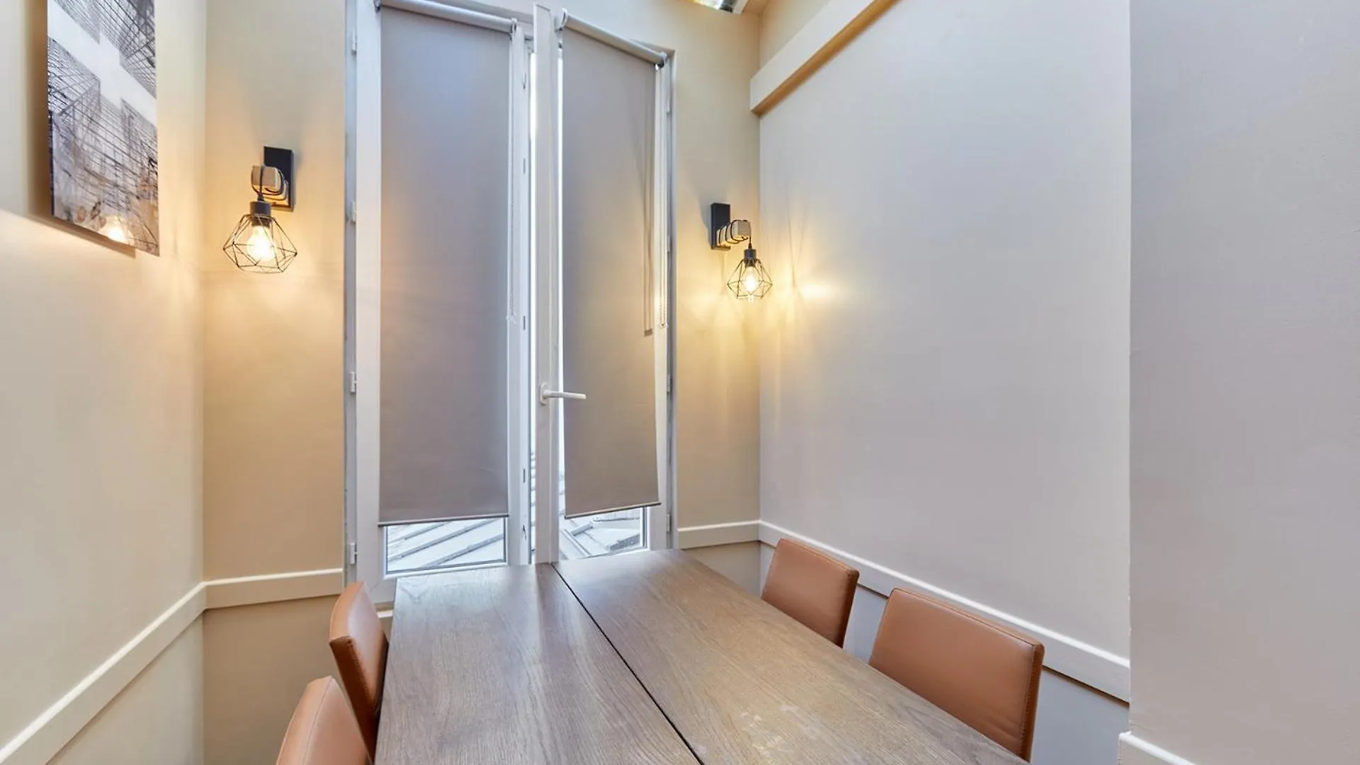 Apartment Rent A - Meslay Paris