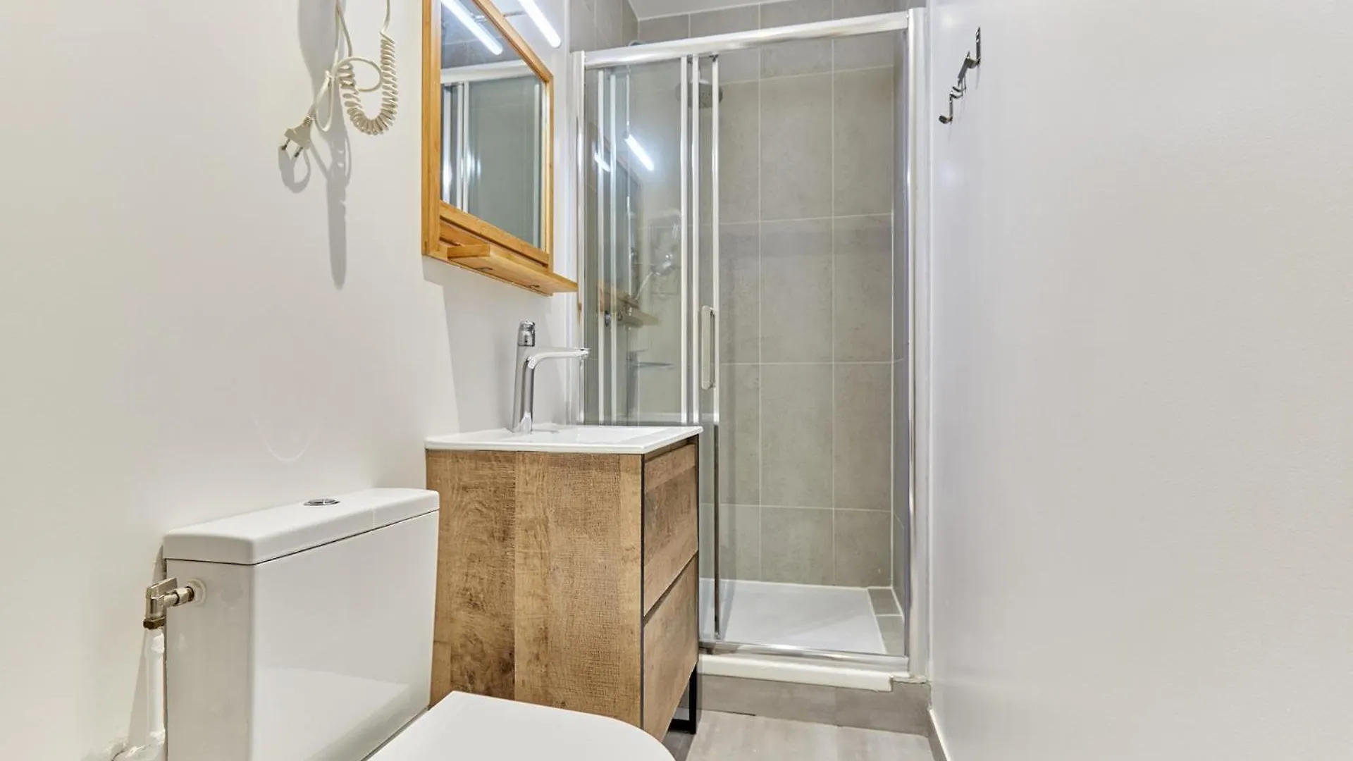 Rent A - Meslay Apartment