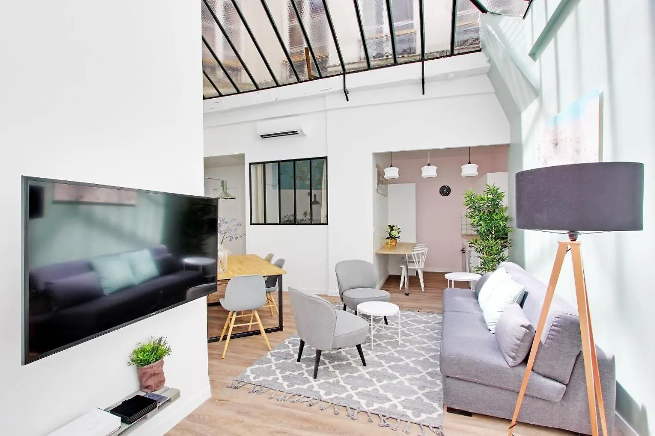 Apartment Rent A - Meslay Paris